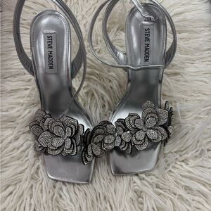 Brand New Never Worn. Steve Madden Silver Floral Embellished Women's Sandals